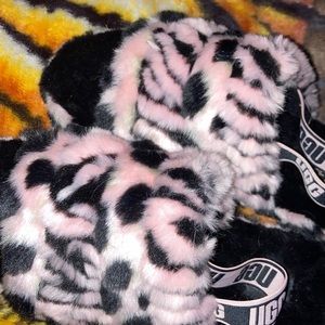 Real UGG pink leapord slides